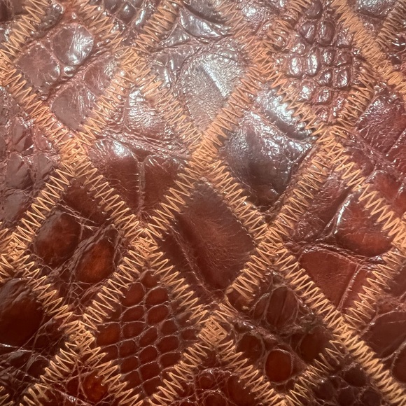 Crocodile embossed clutch - Picture 7 of 15